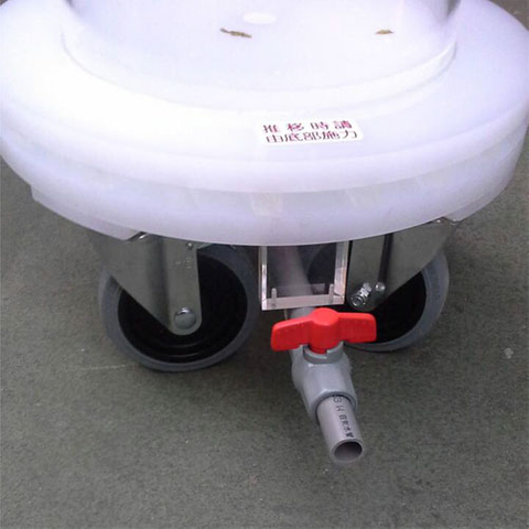 四尺高之柱形水槽