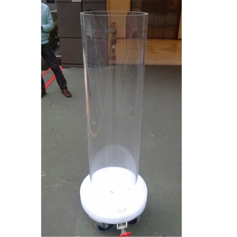 四尺高之柱形水槽